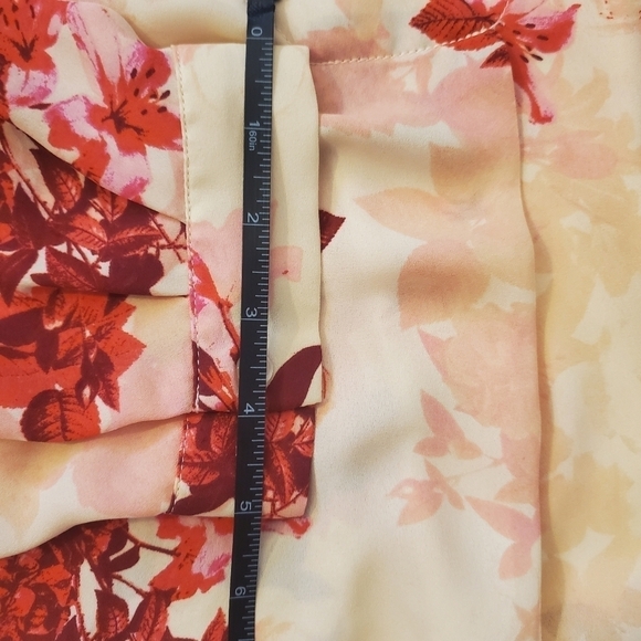 Bundle Only:‎ Rose + Olivia Spring Forward Floral Flowy Top  Size L - Picture 8 of 15